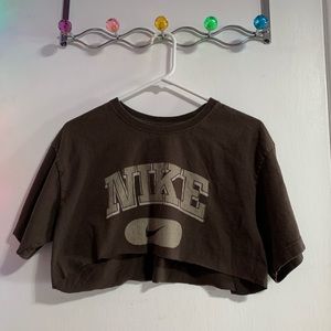 NIKE CROPPED TOP